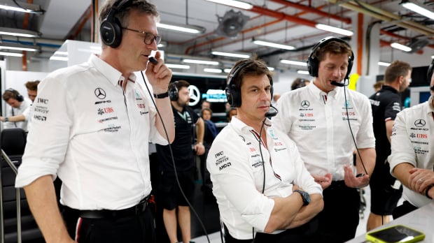 Mercedes bosses gather in garage during 2022 season