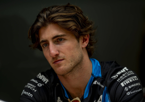 Axed F1 star signs for rival team